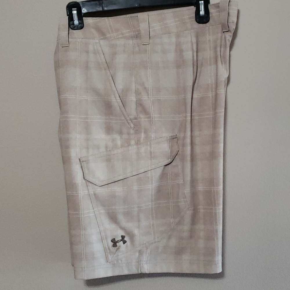 Men's Under Armour plaid golf shorts
